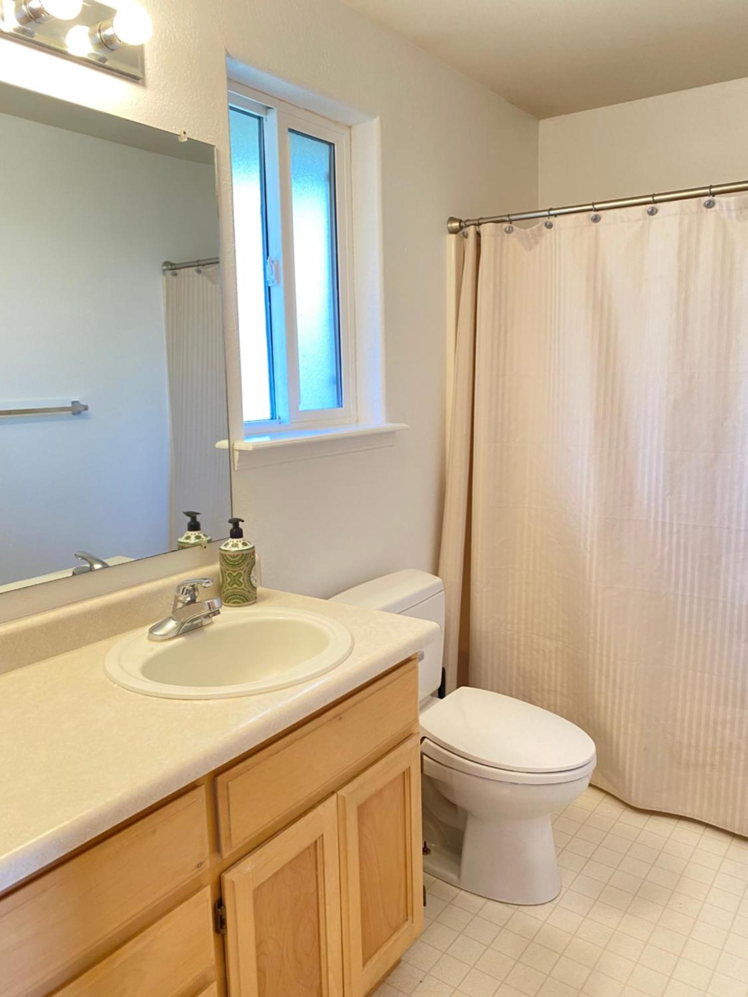 הוילה מדפורד Hot Tub! King Bed-Firepitt-Near Airport& Freeway מראה חיצוני תמונה