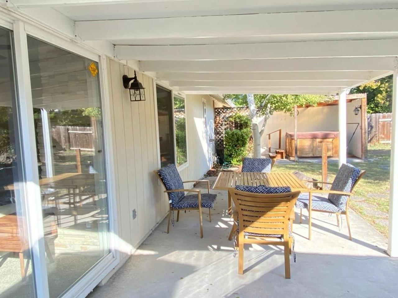 הוילה מדפורד Hot Tub! King Bed-Firepitt-Near Airport& Freeway מראה חיצוני תמונה