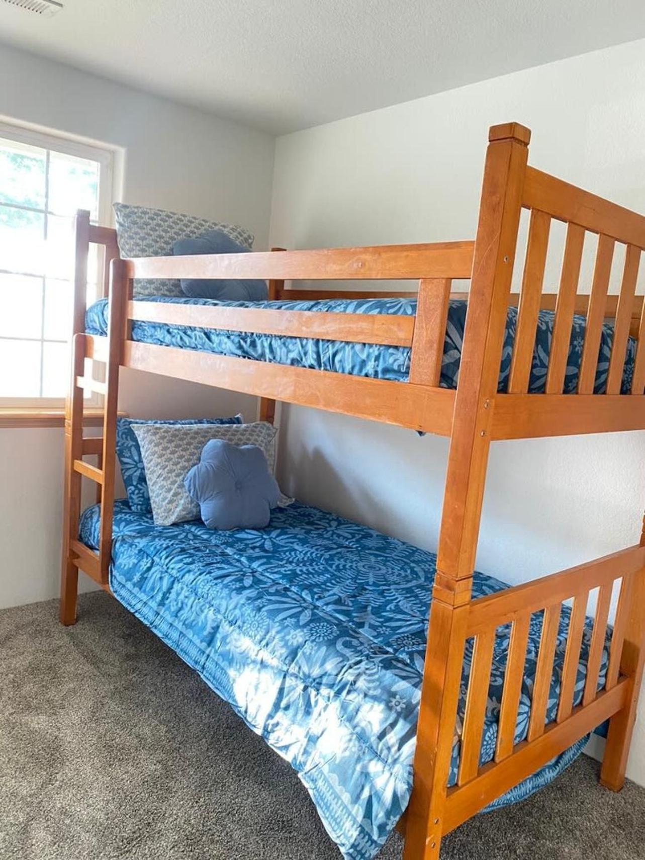 הוילה מדפורד Hot Tub! King Bed-Firepitt-Near Airport& Freeway מראה חיצוני תמונה